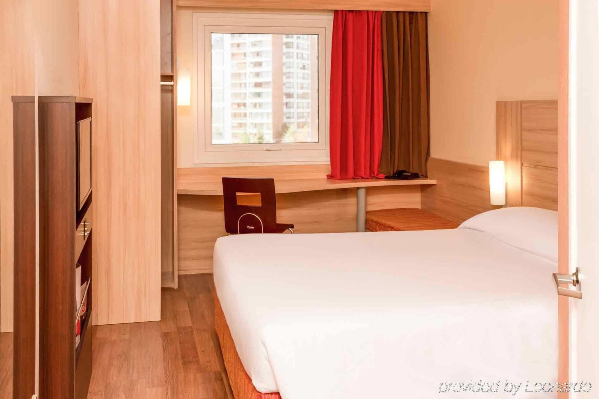 Ibis Santiago Las Condes Exterior foto