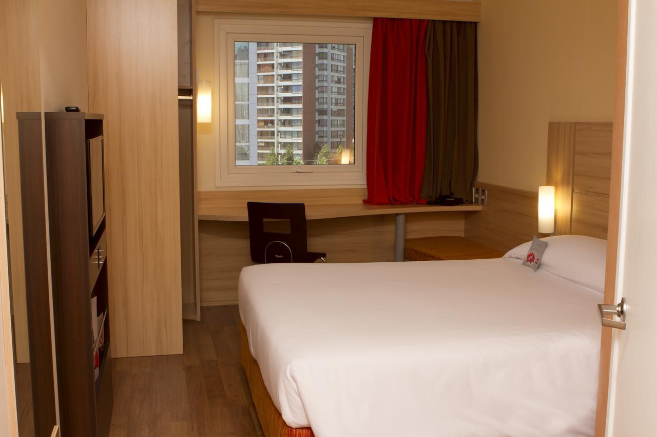 Ibis Santiago Las Condes Exterior foto